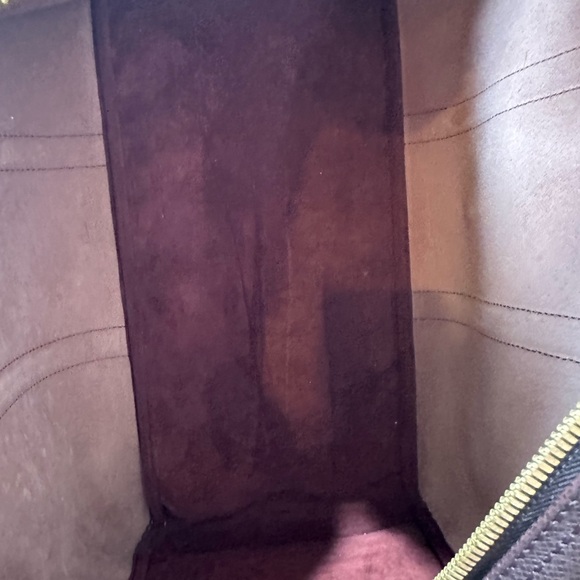 LV38 LOUIS VUITTON Taiga travel bag with strap - Picture 12 of 14